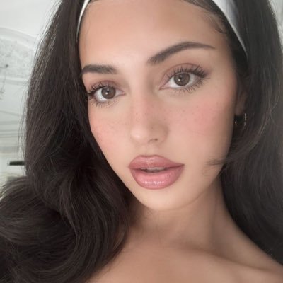 itspoesie's profile picture. 222 ♰