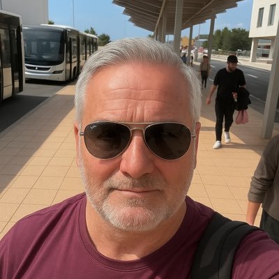 RichardLenglll's profile picture. I can see it in yo face yo in the wrong place... Aloha Dominant