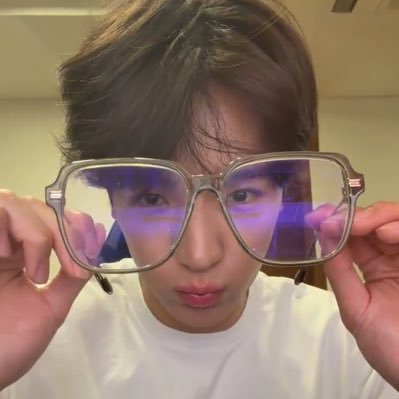 tkffuwnj913's profile picture. 안녕하세요 이상한 사람 아니고요 그냥 구독계 3번 터진 불쌍한 사람입니다 제가 사랑했던 님들을 열심히 찾으러 다니고 있아요.. 계정 잠구신 분들 저에게 한 번만 자비를 베풀어 주십소……. 저는 현재 좋아하고요 주연도 좋아합니다 저를 받아주세요 제발요 조용히 구독만 하겠습니다 감사합니다