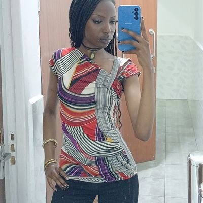 okayyyyylaura's profile picture. Safe space if you're VIOLENTLY gay.