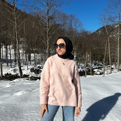 zeynepdderya's profile picture. 