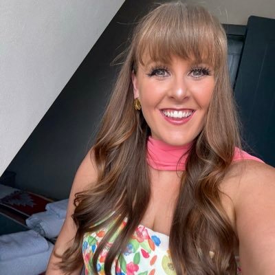 itsme_Chezzy's profile picture. you can catch flies with honey, but you'll catch more honeyz being ~fly~