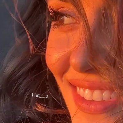 11iit___2's profile picture. أنا  امرأة تشبه الربيع كل ورود الأرض تعرفني