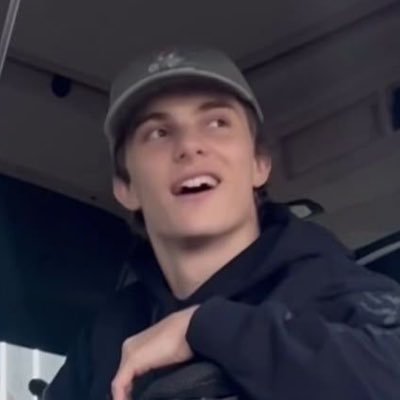 bisexualpiastri's profile picture. in a room full of people i look for oscar piastri