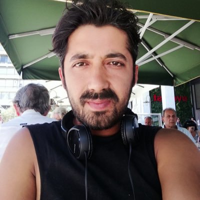 ahampay's profile picture. نور بر تاریکی پیروز است.