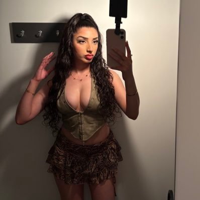 Sp0iltGhost's profile picture. bitchy arab brat who LOVES bullying men and gets paid for it no nudity. this is my only account and platform !