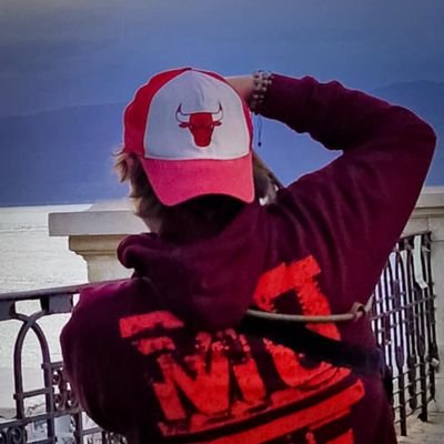 KrzysKaminski's profile picture. 📸 Dronowy ninja ⬆️ | 🎸 Gitara na poziomie muzykalny amator | 🏍️ Fan żużla - bo kto nie lubi patrzeć jak coś jedzie za szybko? 😏