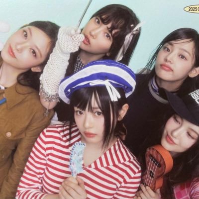 Ummmuhhhumm's profile picture. ✤ I have lice and prounouns ✤ I also like talking about music and fashion ✤ 🇲🇽 🏳️‍🌈notifs are off :)