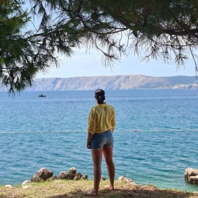 cargonjacecilia's profile picture. La vie est belle....🇭🇷    
Plus lourd est le fardeau, plus notre vie est proche de la terre, et plus elle est réelle et vraie.