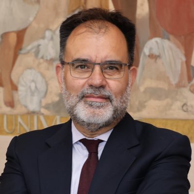 Jorge_CastroB's profile picture. Esposo de Alice, orgulloso padre de dos maravillosas niñas. Abogado carupanero dedicado al comercio internacional. En Ginebra desde hace 22 años. 📖🚢📦🌎