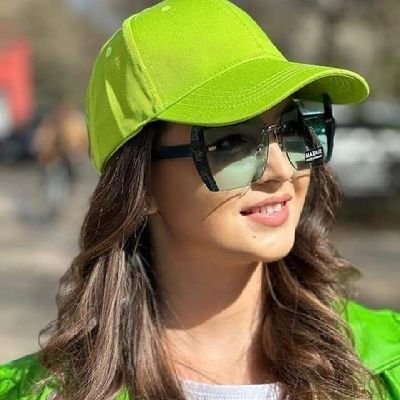 aeeee128's profile picture. 36 لا تكن كالشمعة تضيء للآخرين وتحرق نفسها