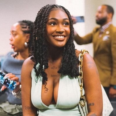 alextrille1's profile picture. Watch me glow ✨️ everyday💋