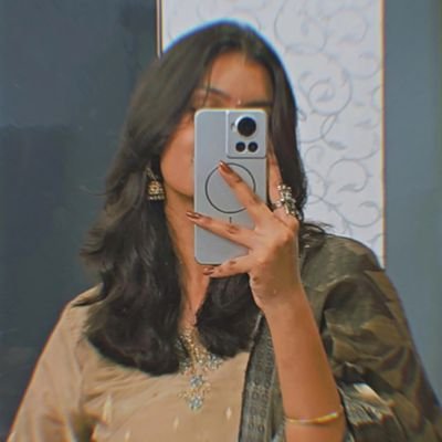 _mishriiiii's profile picture. this user enjoys sleeping more than existing