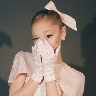 Captivating_BB's profile picture. new to all of this… but will be sending love your way to whoever reads this! 🌸👛