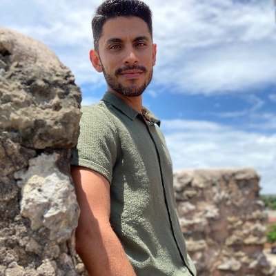 genaro_valencia's profile picture. En conversión, ¿rezas por mí?