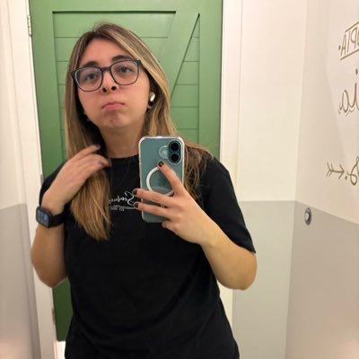 lilianmartinezh's profile picture. Soy godín de día streamer de noche pásate a mi canal de Twitch seguro estoy en vivo