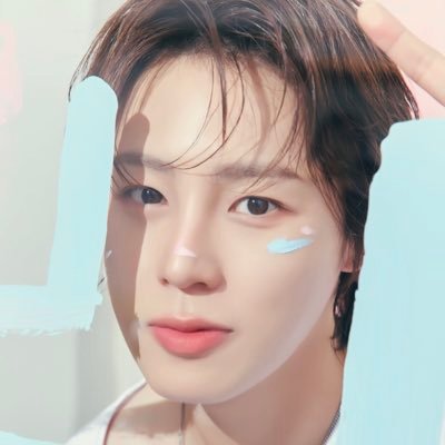 geuseom322's profile picture. 바람이 구름을 밀어서 내 곁으로 보낸거야🌬️☁️