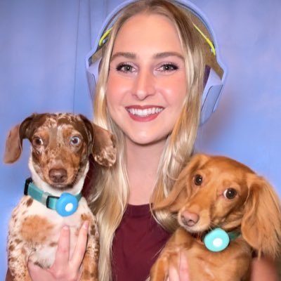 JaszyPizzazzy's profile picture. 🎮Gamer ••• 📸Streamer ••• 🐶Dachshund dog mom •••