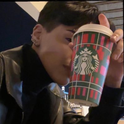 iilooo111's profile picture. 