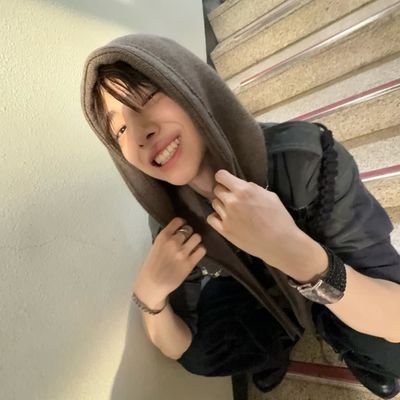 saveyourteers's profile picture. 