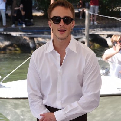 valleywasmine's profile picture. ⠀⠀⠀ابن الواعظ! Half gospel, half spell. He prays in secret and bleeds in silence—still hoping some kind of heaven remembers his name.