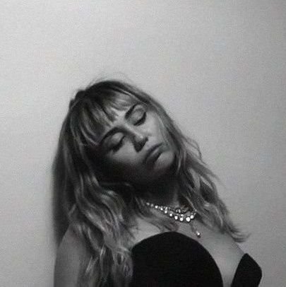 mileyunholycs's profile picture. Miley & Halsey | #1 SHE IS COMING fan and defender 🖤 | 
HALSEY QUOTED