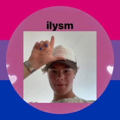 myrilly_'s profile picture. sncf hate account and music lover, if you know irl pls leave 🥸