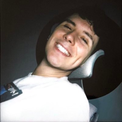 phanished's profile picture. + you look so pretty i don’t know how to handle this