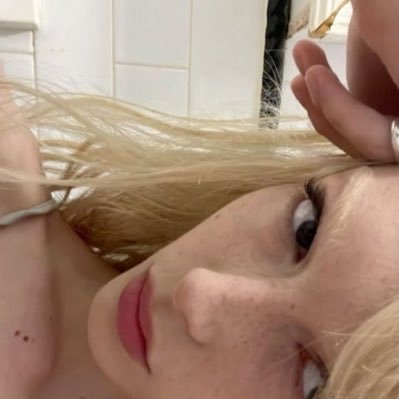 edBITTERSWEET's profile picture. EDTWT & COLLEGETWT & GYMTWT • Medicina 1/6 • RS 🇧🇷 • 21y • NOT Fatphobic • Trying to be my best version • 🏳️‍⚧️ • ALT: 1,75; PA: 91kg; PP: 60kg; HW: 115kg