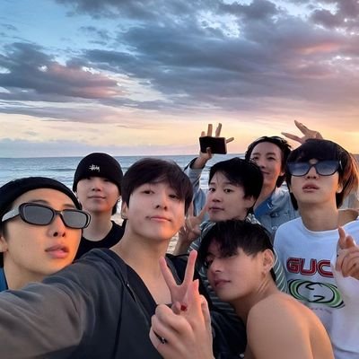 HappyJmMe's profile picture. Army since 2014💜 Strictly OT7,No member's slander is allowed

We.Need.That.Daesang.And.Bonsang.For.Jin.And
Jhope.
No Antis, Solos, and Shippers are allowed 🚫