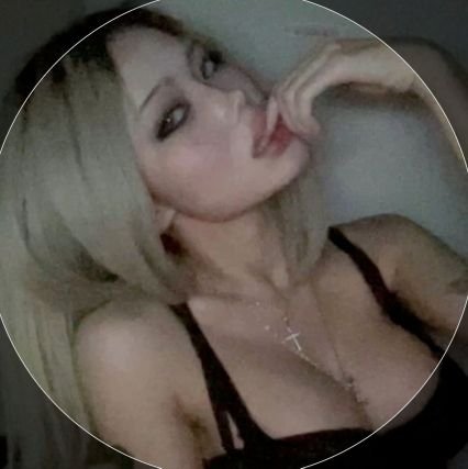 unlovabledivine's profile picture. 