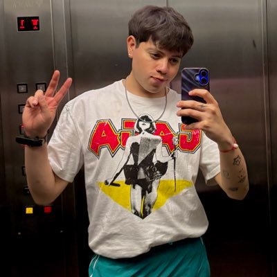 _fedegaleano_'s profile picture. Soy hijo de una familia homoparental, mis mamás son Lady Gaga y Nicki Minaj.