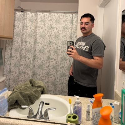 GuzeGuze_'s profile picture. 