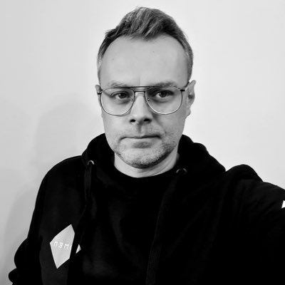 Juliuszk's profile picture. Audiofil, pasjonat motoryzacji i nowych technologii, inwestor.