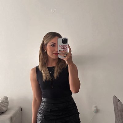 RoxanaAguilarA's profile picture. Abogada 🇲🇽 | Opino de política | Defiendo la vida y la familia | Tomo mucho café…Sobra decir pero: opiniones a título personal.