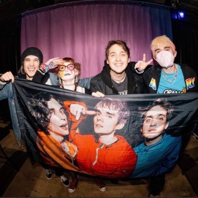 aupaysdu_theia's profile picture. ~ free palestine ~ priv: @awstenselfcest ~ any pronouns but she ~ swemø ~ minør (15) ~ i go by devereaux/badger/cashew/liam! ~ "love takes miles" ~ 🏳️‍⚧️ ~