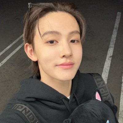 _cort1slvr's profile picture. ⊹ . ݁ for. #코르티스 !