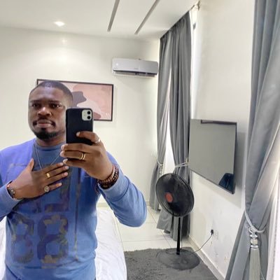 iammisteriyanu's profile picture. Accountant by day, Creative by night. Upcoming Sugar Daddy. @ChelseaFC . Online Philanderer. I do voiceovers. I love petite women