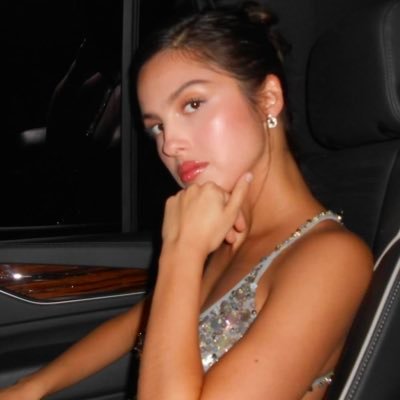 zaneliv's profile picture. on my priv more