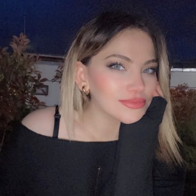 Hasretn_'s profile picture. •Anarşisi kendinden menkul bir saksı bitkisi