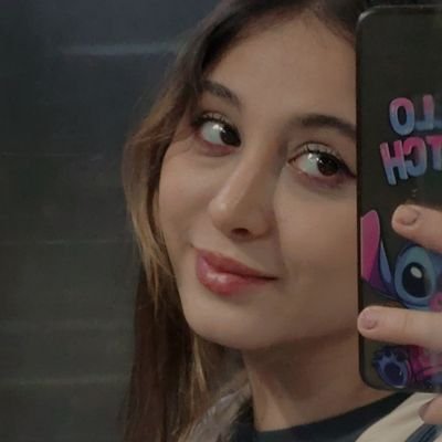 Rozhndm's profile picture. 