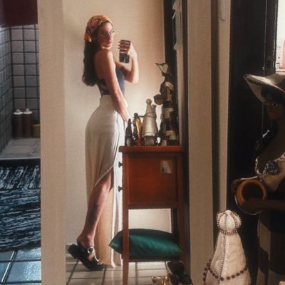 beatrizferrario's profile picture. NepoBaby e bem novinha.