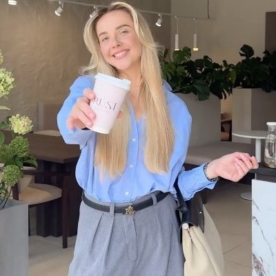 Oliviau3c's profile picture. If you're unhappy, go to the sea and let the waves wash away your anxiety.