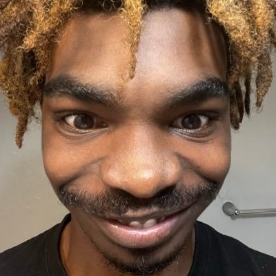 valentypeski's profile picture. shit my pant