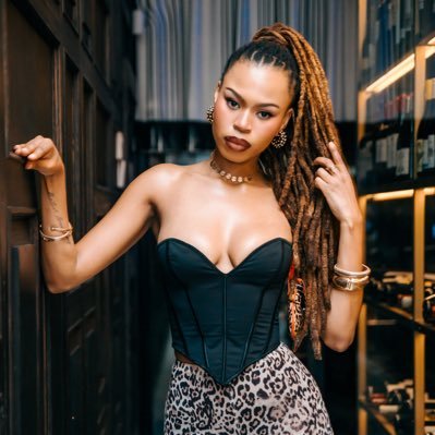 LochiveDJ's profile picture. DJ 🌍 | Rhodes Business School 🎓 | +15 Million views on YouTube djlochive@goldenthreadagency.co.za