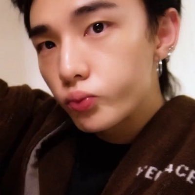 greedyhyvne's profile picture. Hyune owns me • coconut Hyunjin #1 fan • LISA