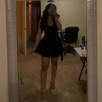 belladezine's profile picture. Here to bring your ideas to life with my digital skills ✨ Graphic & Motion Designer. COMMSS OPEN 💌