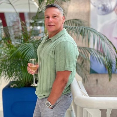 victor_chavez10's profile picture. Family first. i enjoy good vibes, real moments and a life filled with laughter.❤️