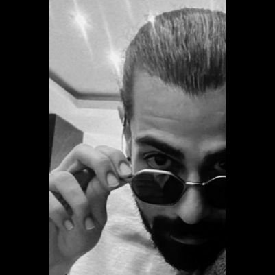 YeIDKhafan's profile picture. یک سر، با قریب به یک میلیون سودا