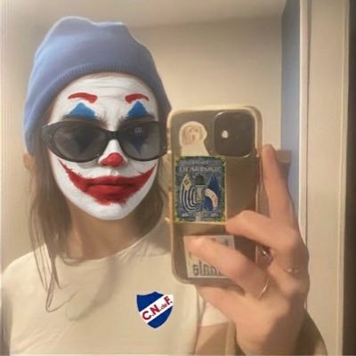 otbtbsltt's profile picture. más bolso que prender un porro en el bondi y que venga una asmática